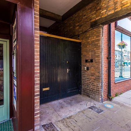 Bright 1-Bed Apartment In Chester By 53 Degrees Property, Ideal For Professionals & Couples, Great Location - Sleeps 4 Ngoại thất bức ảnh